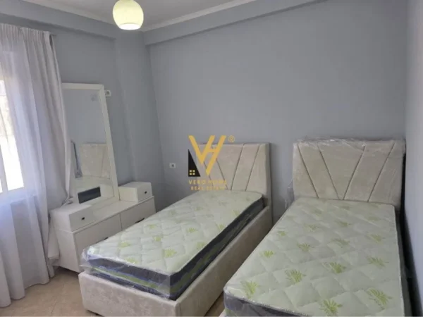 Tirane, jepet me qera apartament 2+1+Ballkon Kati 8, 102 m² 600 € (ASTIR)