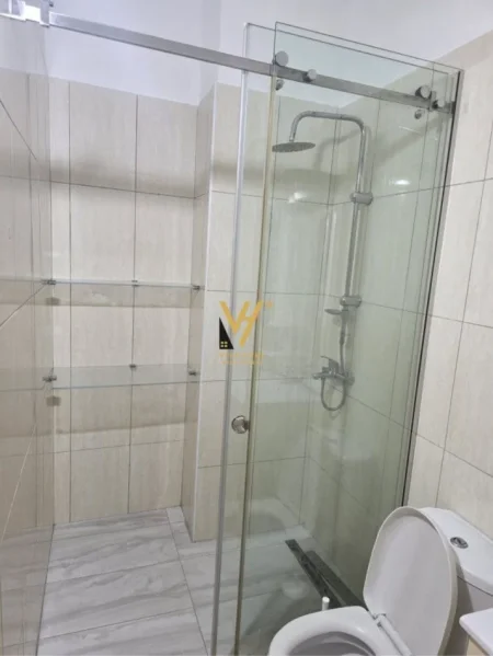 Tirane, jepet me qera apartament 2+1+Ballkon Kati 8, 102 m² 600 € (ASTIR)