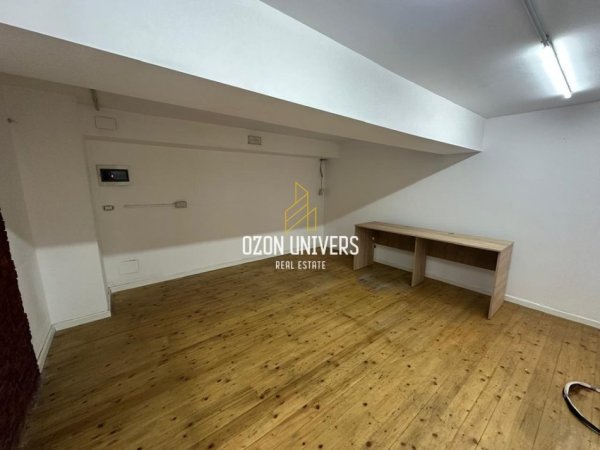 Tirane, jepet me qera ambjent biznesi Kati 0, 315 m² 1.500 € (Astiri Tirana, Albania)