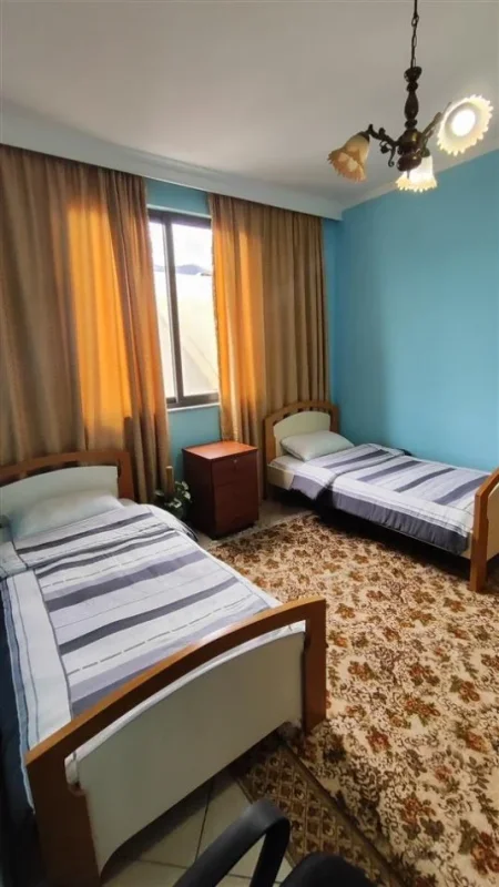 Tirane, jepet me qera apartament 2+1 Kati 1, 90 m² 450 € (Rrethi i Shkozes)