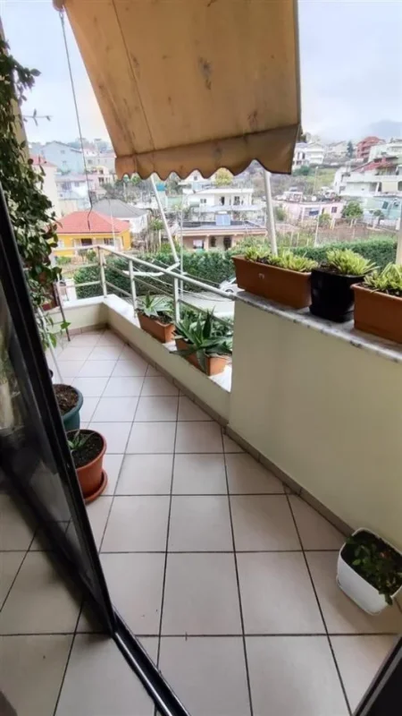 Tirane, jepet me qera apartament 2+1 Kati 1, 90 m² 450 € (Rrethi i Shkozes)