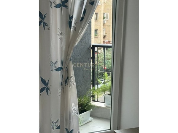 Tirane, shitet apartament 1+1+Ballkon Kati 3, 62 m² 115.000 € (Perballe Maternitetit te Ri)