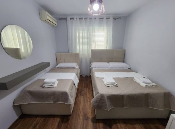 Tirane, jepet me qera apartament 2+1 , 100 m² 1.000 € (Rruga e Kosovareve)