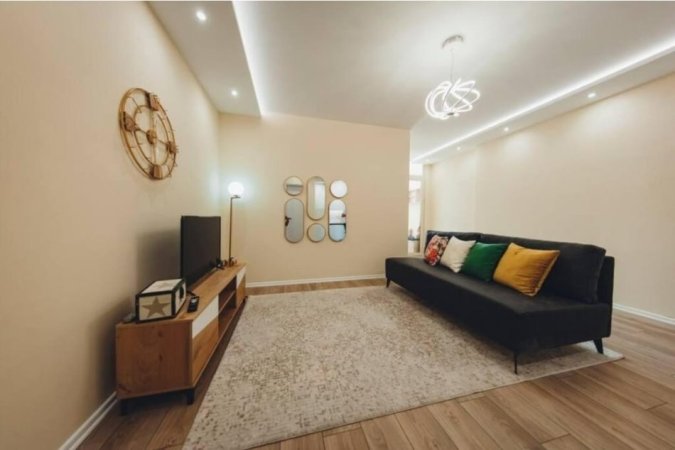 Tirane, jepet me qera apartament 1+1 Kati 4, 60 m² 650 € (Rruga Islam Alla)