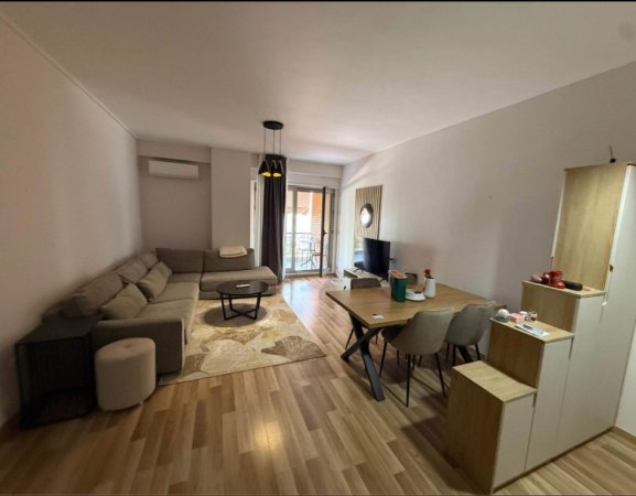 Tirane, jepet me qera apartament 1+1+Ballkon Kati 5, 75 m² 750 € (Kompleksi delijorgji)