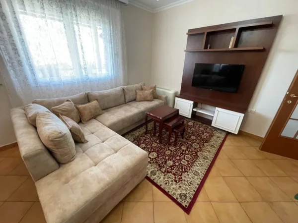Tirane, jepet me qera apartament 2+1+Ballkon Kati 10, 100 m² 1.000 € (Rruga e Elbasanit)