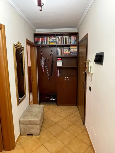 Tirane, jepet me qera apartament 2+1+Ballkon Kati 10, 100 m² 1.000 € (Rruga e Elbasanit)