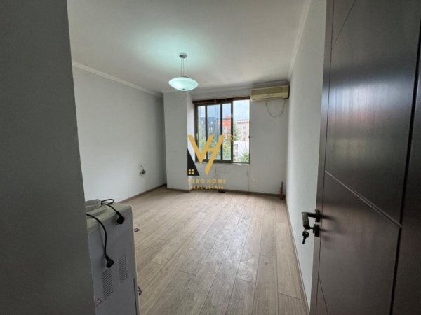 Tirane, shitet apartament 2+1+Ballkon Kati 3, 103 m² 258.000 € (RRUGA MUHAMET GJOLLESHA)