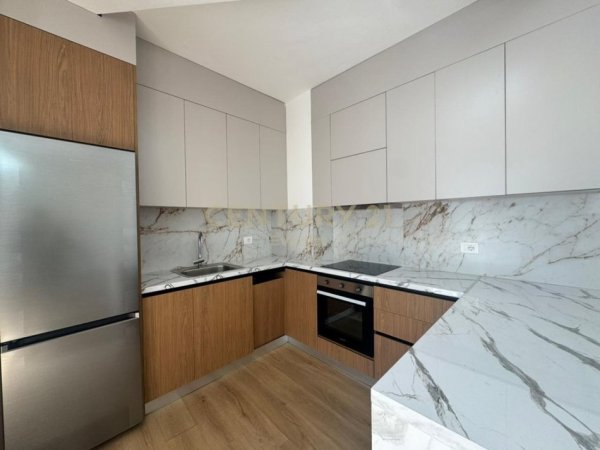 Tirane, jepet me qera apartament 2+1+Ballkon Kati 7, 115 m² 550 € (Kompleksi Urban Gate,Astir)