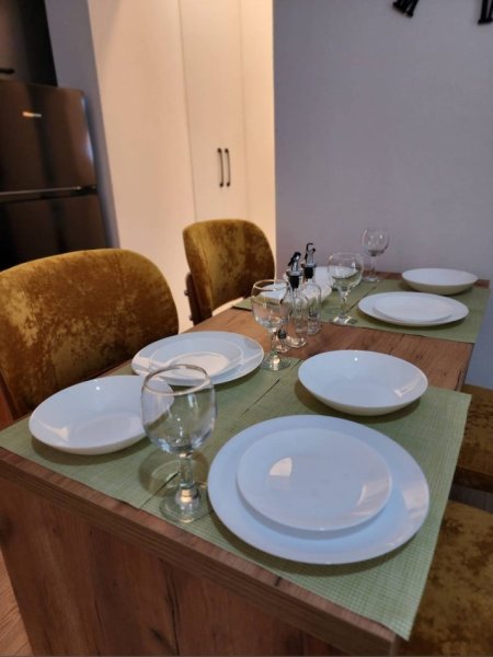 Tirane, jepet me qera apartament 2+1 Kati 2, 100 m² 800 € (21 Dhjetori)