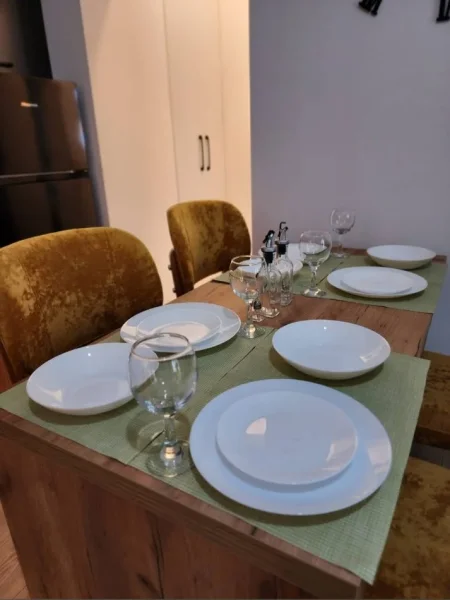 Tirane, jepet me qera apartament 2+1 Kati 2, 100 m² 800 € (21 Dhjetori)