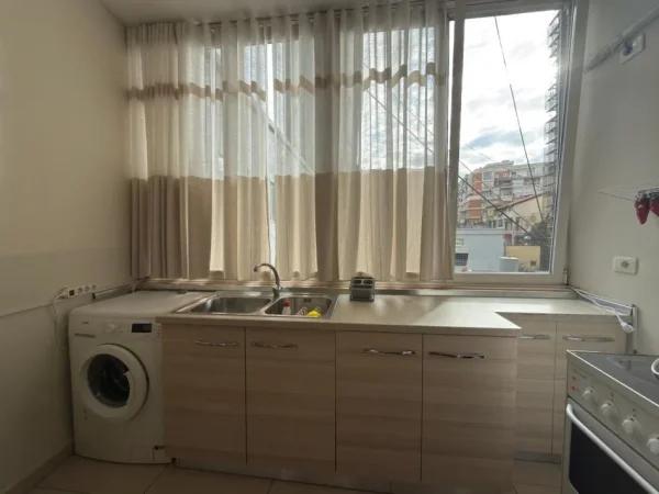 Tirane, jepet me qera apartament 1+1 Kati 2, 70 m² 600 € 