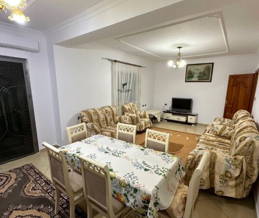 Tirane, jepet me qera apartament 2+1 Kati 3, 136 m² 550 € (RRUGA 5 MAJI)