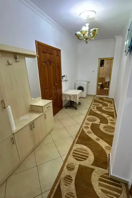 Tirane, jepet me qera apartament 2+1 Kati 3, 136 m² 550 € (RRUGA 5 MAJI)