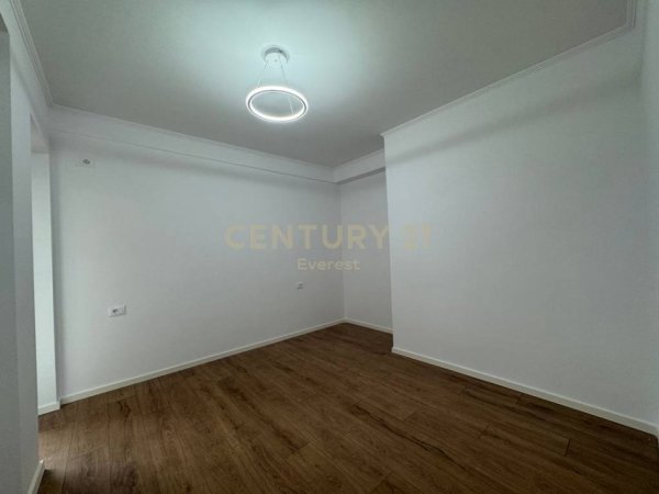 Tirane, shitet apartament 1+1+Ballkon Kati 7, 54 m² 115.000 € (Don Bosko,Rruga Muzaket)