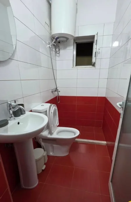 Tirane, jepet me qera apartament 1+1 Kati 4, 70 m² 430 € (rruga elbasanit)