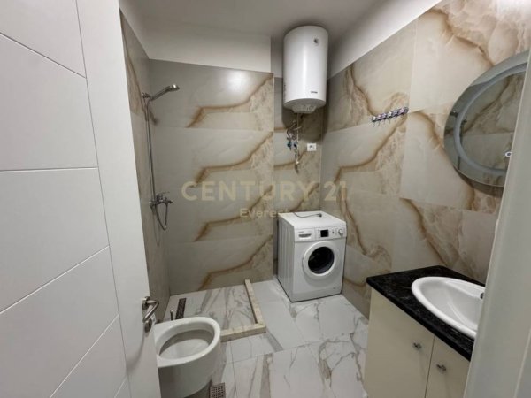 Tirane, jepet me qera apartament 1+1 Kati 1, 86 m² 650 € (Prane Kopshtit Zoologjik)