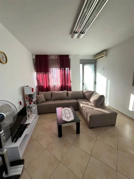 Tirane, jepet me qera apartament 2+1 Kati 7, 80 m² 550 € (Ish Parku ,Rruga e Kavajes)