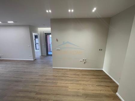 Tirane, shitet apartament 2+1 Kati 3, 86 m² 215.000 € (PAZARI I RI ,SHKOLLA E KUQE)