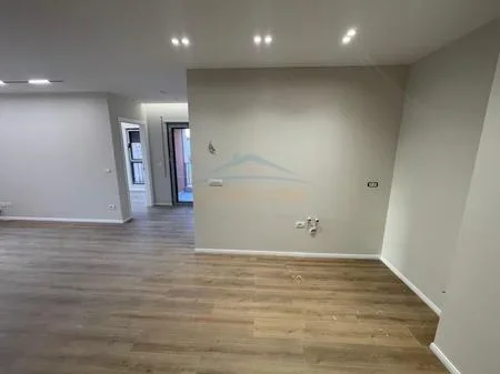 Tirane, shitet apartament 2+1 Kati 3, 86 m² 215.000 € (PAZARI I RI ,SHKOLLA E KUQE)