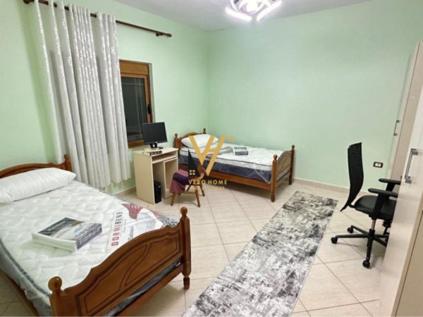 Tirane, jepet me qera apartament 2+1+Ballkon Kati 2, 120 m² 450 € (QYTET STUDENTI)