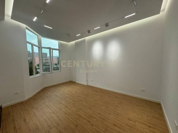 Tirane, shitet garsonier 1+1 Kati 1, 36 m² 98.000 € (Prane Square 21,Ish Parku)