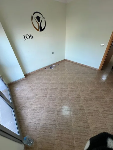 Tirane, jepet me qera zyre Kati 6, 106 m² 800 € (Zogu i Zi)