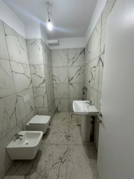 Tirane, jepet me qera apartament 1+1 Kati 3, 60 m² 350 € (Univers City)