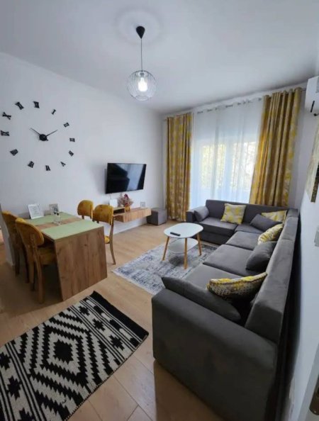 Tirane, jepet me qera apartament 2+1+Ballkon Kati 2, 100 m² 820 € (Rruga e Kavajes)
