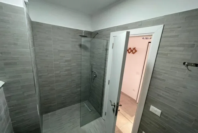 Tirane, jepet me qera apartament 2+1 Kati 4, 110 m² 600 € (Rruga Kongresi i Manastirit)