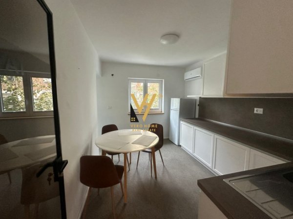 Tirane, jepet me qera zyre Kati 2, 130 m² 1.500 € (RUGA E DURRESIT)