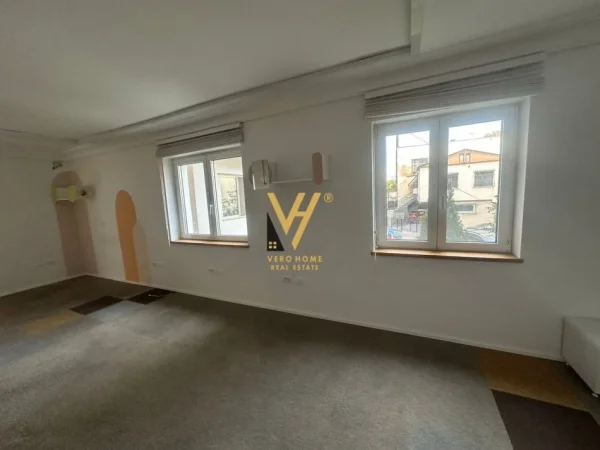 Tirane, jepet me qera zyre Kati 2, 130 m² 1.500 € (RUGA E DURRESIT)