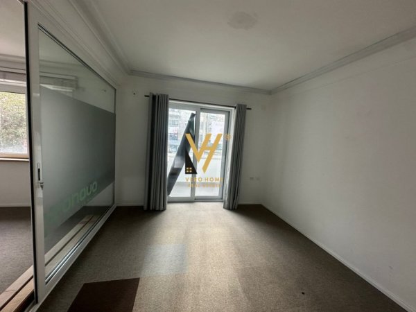 Tirane, jepet me qera zyre Kati 2, 130 m² 1.500 € (RUGA E DURRESIT)