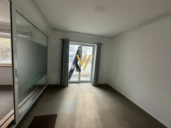 Tirane, jepet me qera zyre Kati 2, 130 m² 1.500 € (RUGA E DURRESIT)