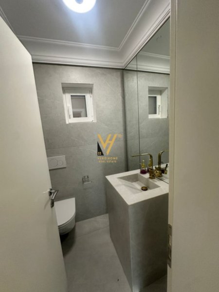 Tirane, jepet me qera zyre Kati 2, 130 m² 1.500 € (RUGA E DURRESIT)