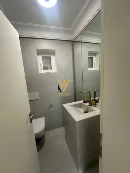 Tirane, jepet me qera zyre Kati 2, 130 m² 1.500 € (RUGA E DURRESIT)