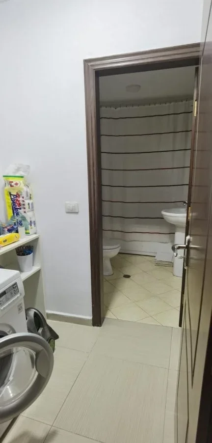 Tirane, jepet me qera apartament 2+1 Kati 8, 91 m² 500 € (Rruga 3 Deshmoret)