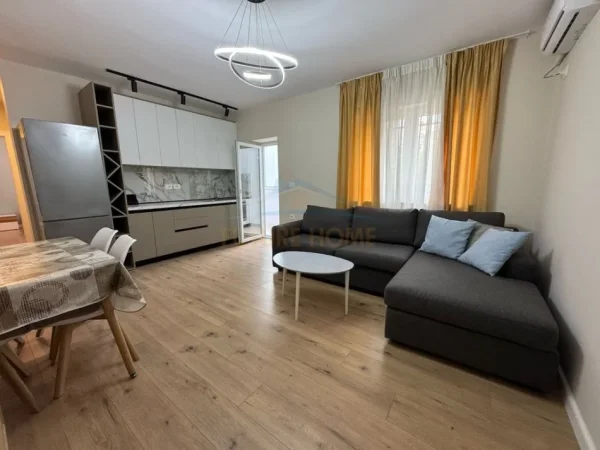 Tirane, jepet me qera apartament 1+1 Kati 2, 54 m² 550 € (Rruga e Durrsit)