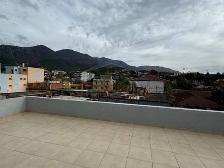 Tirane, shitet shtepi 3+1+Ballkon , 273 m² 220.000 € 