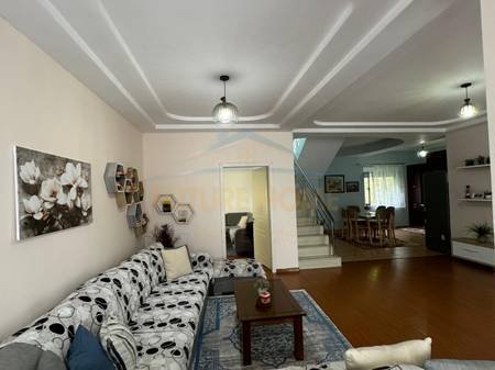Tirane, shitet shtepi 3+1+Ballkon , 273 m² 220.000 € 