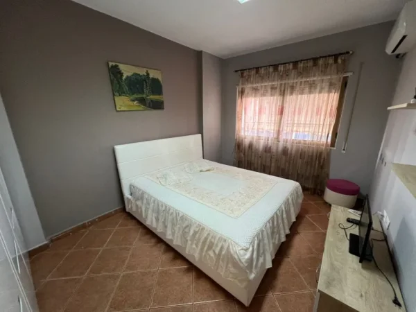 Tirane, jepet me qera garsonier 1+1 Kati 2, 35 m² 500 € (Rruga Myslym Shyri)