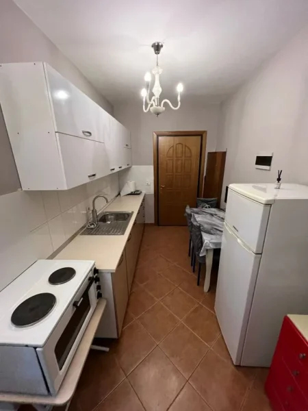 Tirane, jepet me qera garsonier 1+1 Kati 2, 35 m² 500 € (Rruga Myslym Shyri)