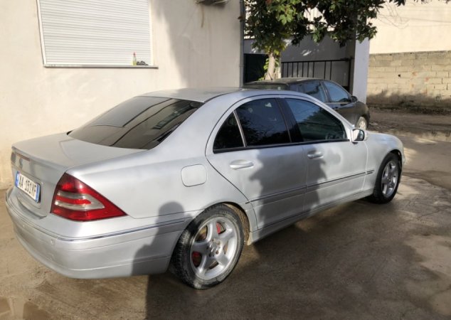 Tirane, shes makine Mercedes Benz W203 Nafte, gri metalizato automatik Klima 315.000 km 380,000 Leke
