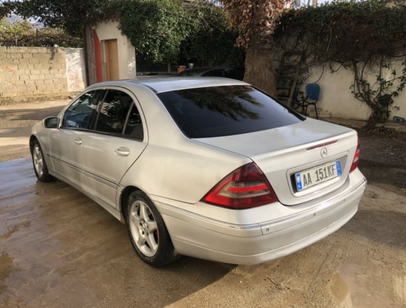 Tirane, shes makine Mercedes Benz W203 Nafte, gri metalizato automatik Klima 315.000 km 380,000 Leke