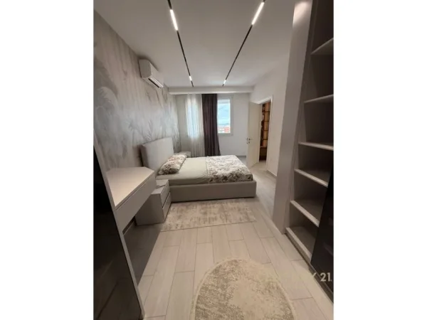 Tirane, jepet me qera apartament 1+1+Ballkon Kati 9, 57 m² (ish fusha e aviacionit)