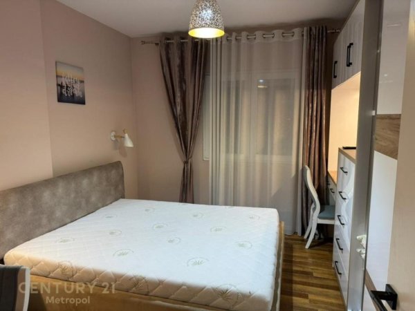 Tirane, jepet me qera apartament 2+1 Kati 2, 80 m² 850 € (STACIONI I TRENIT!)