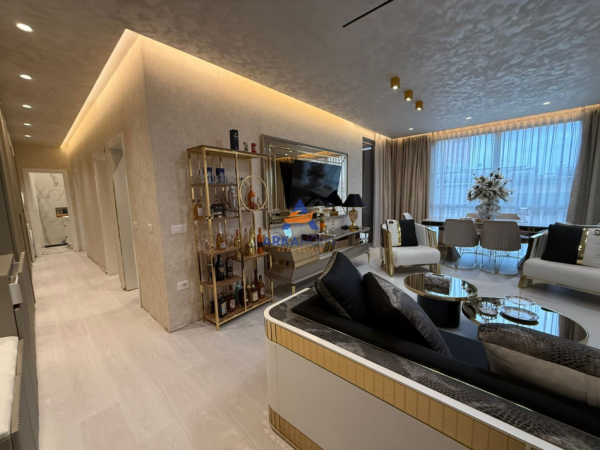 Tirane, shitet apartament Kati 3, 99 m² 