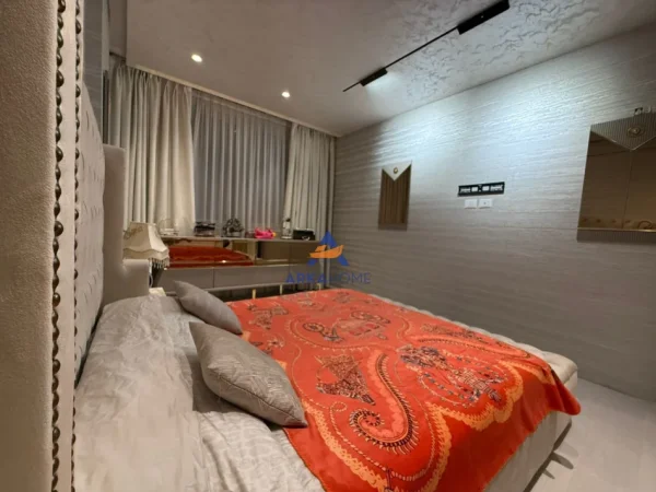 Tirane, shitet apartament Kati 3, 99 m² 