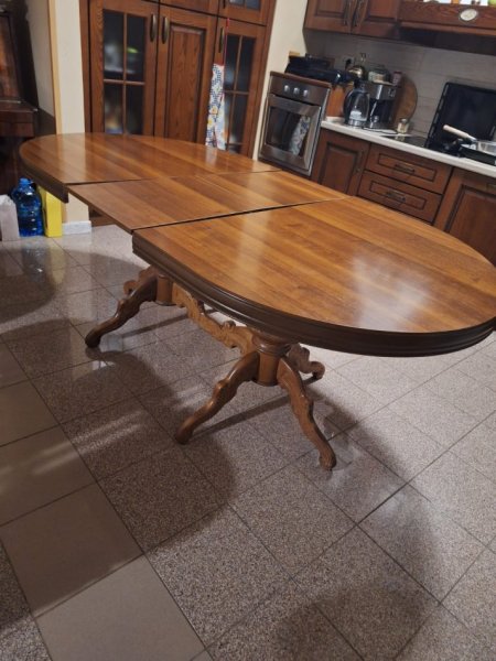 Tirane, shes Tavoline ngrenie + 4 karrige 380 €