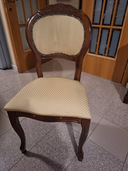 Tirane, shes Tavoline ngrenie + 4 karrige 380 €